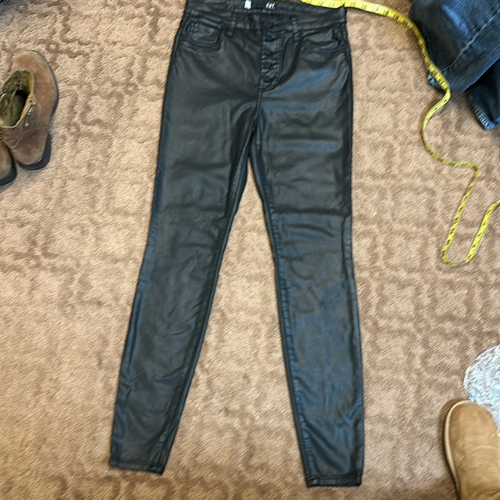 KUT from the cloth size 4 Mia black coated pants/jeans. Style is MIA